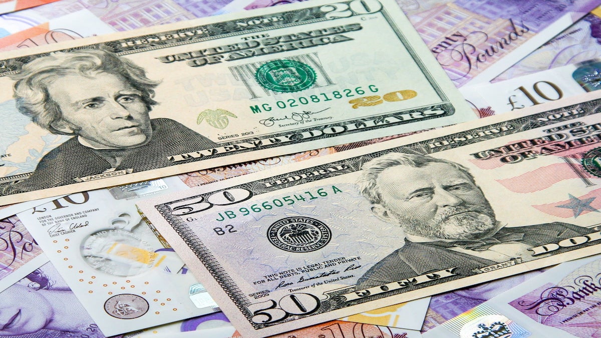 Bank of England Holds Rates Steady, Pound Slumps to March Lows