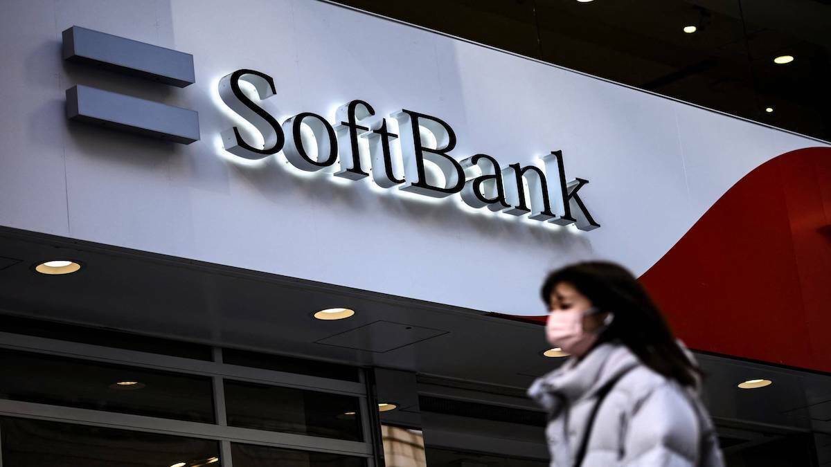 SoftBank shrinks robotics business, stops Pepper production