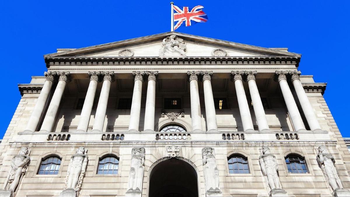 BoE policymakers split evenly last month